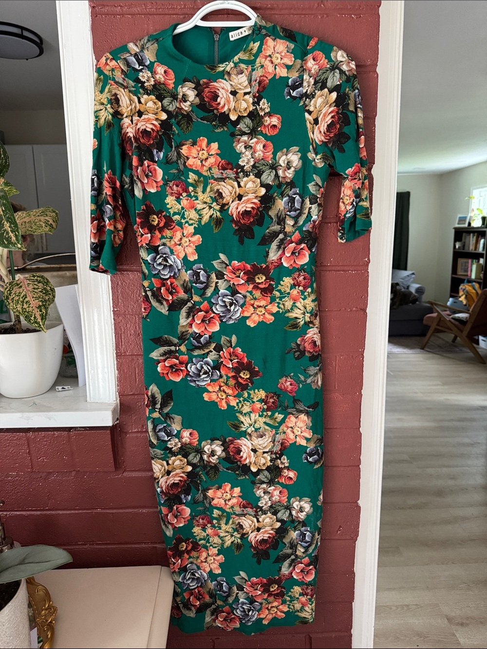 Alice + Olivia Delora Fitted Green Floral Midi Dress W/ 3/4 Sleeves Size 4